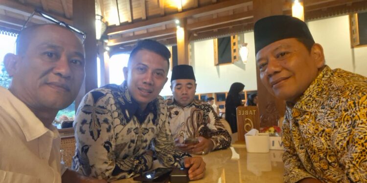 DISKUSI-H. Abdullah Taqwim, Waketum PDBN bersama M. Ridhwan, Ketua Bidang Humas, Wulan Rudy Prasetyo, Ketua BPD HIPMI Jateng & KH. M. Rifiq, Penasehat PDBN, saat Diskusi usai acara. (Foto Ist).