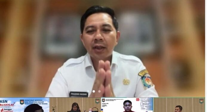 RAKOR-Direktur SUPD III Ditjen Bina Pembangunan Daerah, Fauzan Hasan, S.STP, M.Si membuka Rapat Koordinasi Pusat yang digelar secara semi-hybrid. (Foto Ist).