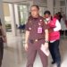 TAHANAN-Mantan Kadisdik Banjarmasin inisial N digiring menaiki mobil tahanan menuju Lapas Teluk Dalam. (Foto Ist).