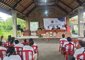Anggota Komisi IX DPR RI, Charles Honoris sosialisasikan program MBG di Tabanan