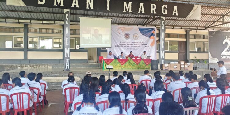Anggota Komisi IX DPR RI, Charles Honoris sosialisasikan program MBG di SMAN 1 Marga,  Desa Kuwum