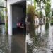 BUTUH PEEHATIAN-Banjir berulang di kompleks D'Amerta Residence, Ciganitri, Bojongsoang, Bandung, Kamis (30/4)2026), sungai meluap tanda tak dalam, butuh perhatian. (Kolase foto/ihd).