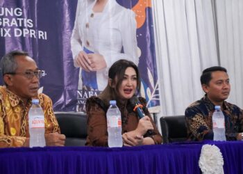 Anggota Komisi IX DPR RI, Nafa Urbach sosialisasikan program MBG di Desa Pingit, Temanggung.