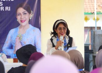 Anggota Komisi IX DPR RI, Tutik Kusuma sosialisasikan program MBG di Bale Banjar Jembrana