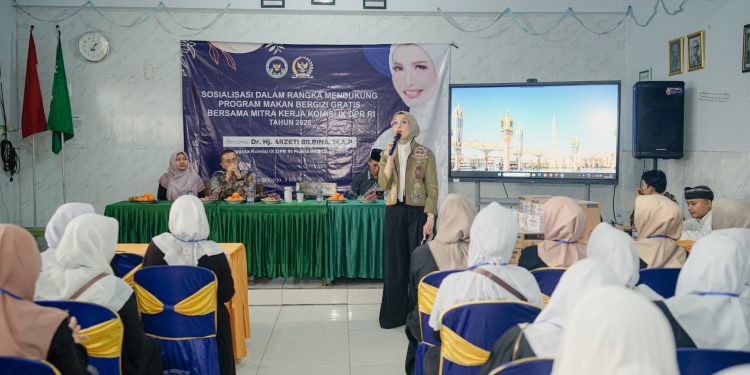Sosialisasi Program Makan Bergizi Gratis (MBG) yang dilaksanakan di SMP Wachid Hasyim 10 Prambon, Sidoarjo.