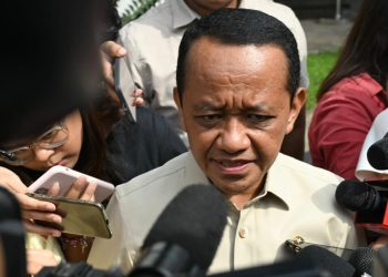 KETERANGAN PERS-Menteri ESDM Bahlil Lahadalia memberikan keterangan pers kepada awak media di kompleks Istana Kepresidenan Jakarta pada Selasa (5 Mei 2026). (Foto: BPMI Setpres).