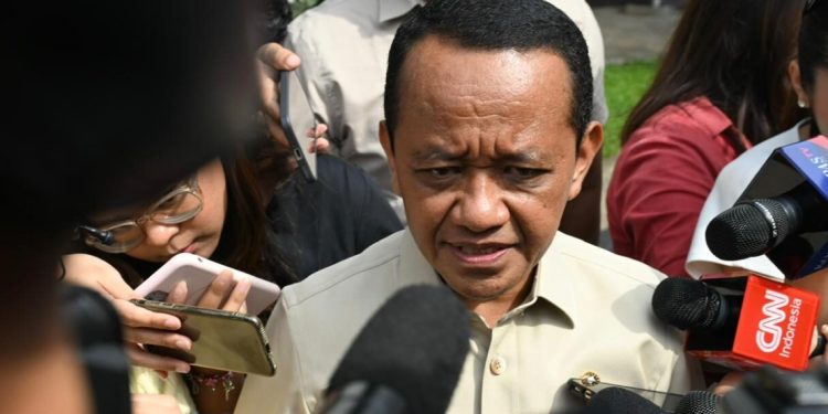 KETERANGAN PERS-Menteri ESDM Bahlil Lahadalia memberikan keterangan pers kepada awak media di kompleks Istana Kepresidenan Jakarta pada Selasa (5 Mei 2026). (Foto: BPMI Setpres).