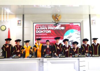 FOTO : Dr. Ibnu Abdillah Hammam Fauzi,Lc.,M.Pd., bersama tim promotor dan penguji usai meraih gelar doktor di UIN SGD Bandung/Rabu,(19/08/2026)/bedanews.com/istimewa
