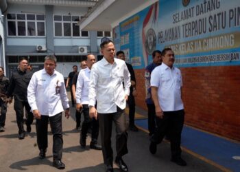 Kepala Badan Pengendalian Pembangunan dan Investigasi Khusus (Bappisus), Aris Marsudiyanto, bersama Menteri Imigrasi dan Pemasyarakatan (Imipas), Agus Indriyanto, melakukan inspeksi mendadak (sidak) ke Lembaga Pemasyarakatan (Lapas) Kelas IIA Cibinong, Kabupaten Bogor.