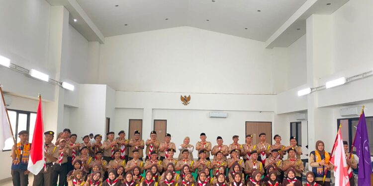 FOTO BERSAMA-PK-TREN DKI Jakarta foto bersama saat pelepasan Kontingen Perkemahan Pramuka Santri Nusantara (PPSN) VI Tahun 2026. (Foto Ist).
