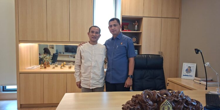 AKRAB-Brigjen Pol Zain Dwi Nugroho, SH, S.Ik, M.Si, sangat akrab bersama teman satu Kampung Kota Wali Demak. (Foto Ist).