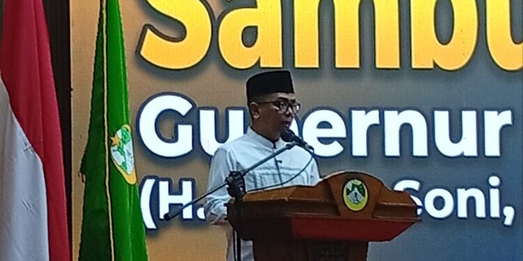 SAMBUTAN-Gubernur Banten, Andra Soni menyampaikan sambutan pada Muktamar XI  Al-Khairiyah 2026 di Aula Brigjen KH Syam'un Al-Khairiyah, Kecamatan Citangkil, Kota Cilegon, Banten, Jum'at 16 Oktober 2026. (Foto: Dok. PB Al-Khairiyah).
