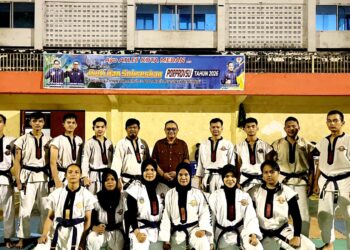 FOTO BERSAMA-Bobby O Zulkarnain foto bersama dengan para atlet yang akan bertanding di Porprovsu XII 2026. (Foto Ist).