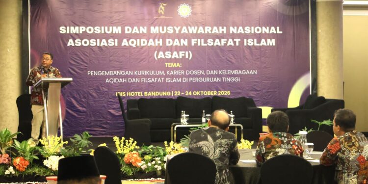 Ketua Umum ASAFI, Prof. Dr. Kholid Al Walid,M.Ag saat memberi sambutan  pada Simposium dan Munas ASAFI 2026 di Hotel Ibis, Bandung-Jawa Barat, Kamis, (22/10)/Foto Bedanews.com